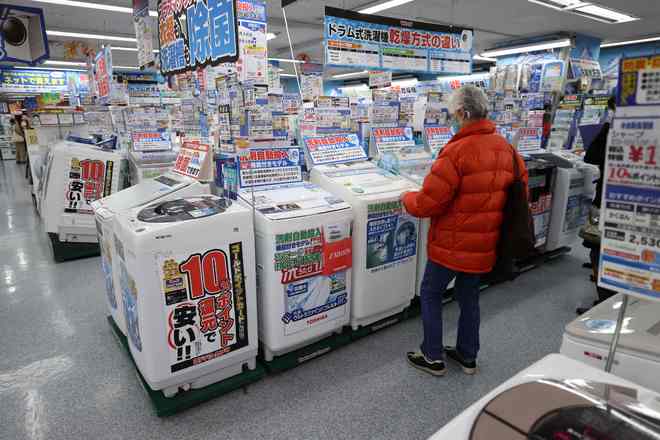 十字路口上的日本百货商店 传统荣光与未来迷思